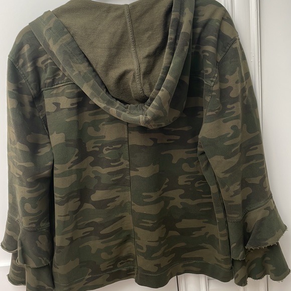 Sanctuary. Never worn! Camo zipper sweatshirt/jacket style - Picture 6 of 6